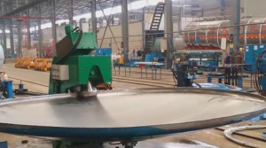 Кромкогибочный пресс для верхнего днища овального резервуара