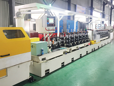 Станок для изготовления сложенных радиаторных труб типа B